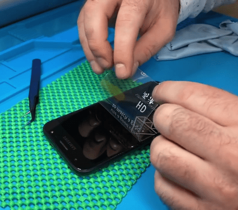 Protégez l'écran de votre smartphone avec le film hydrogel